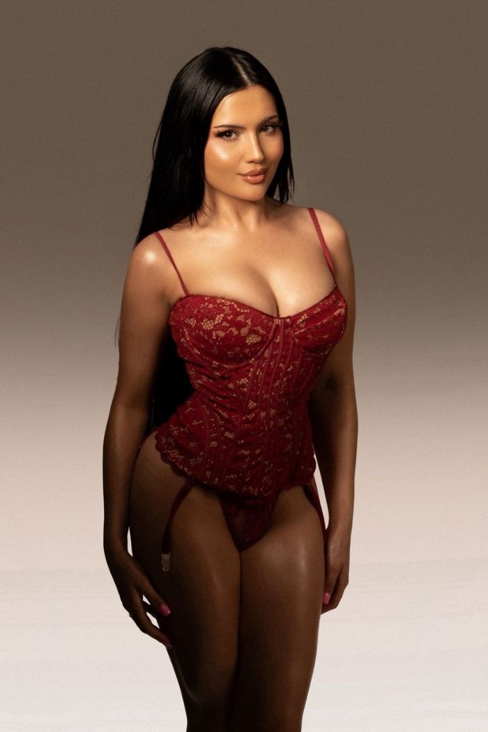 Pera-brunette-party-owc-cim (10)