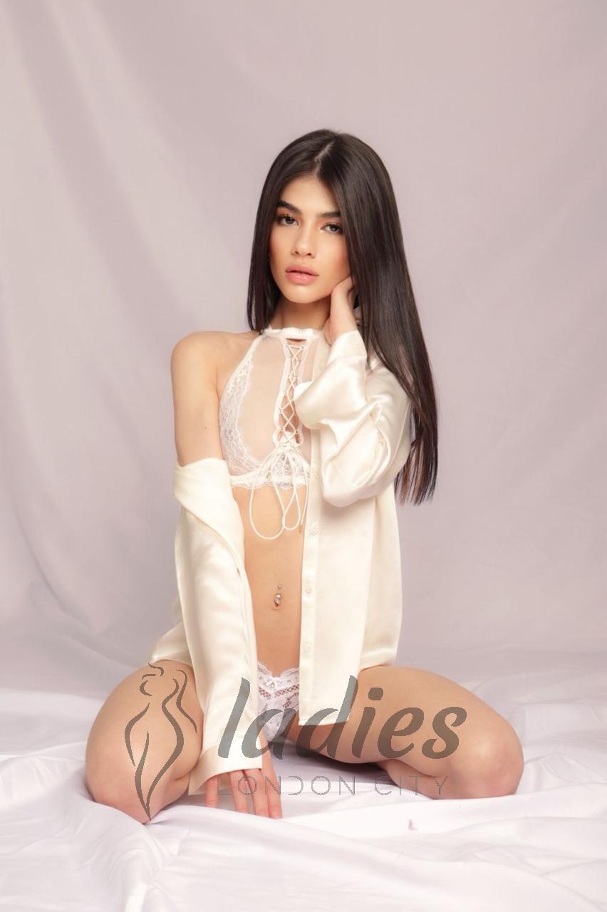 Malina-brunette-party-massage-owo (2)