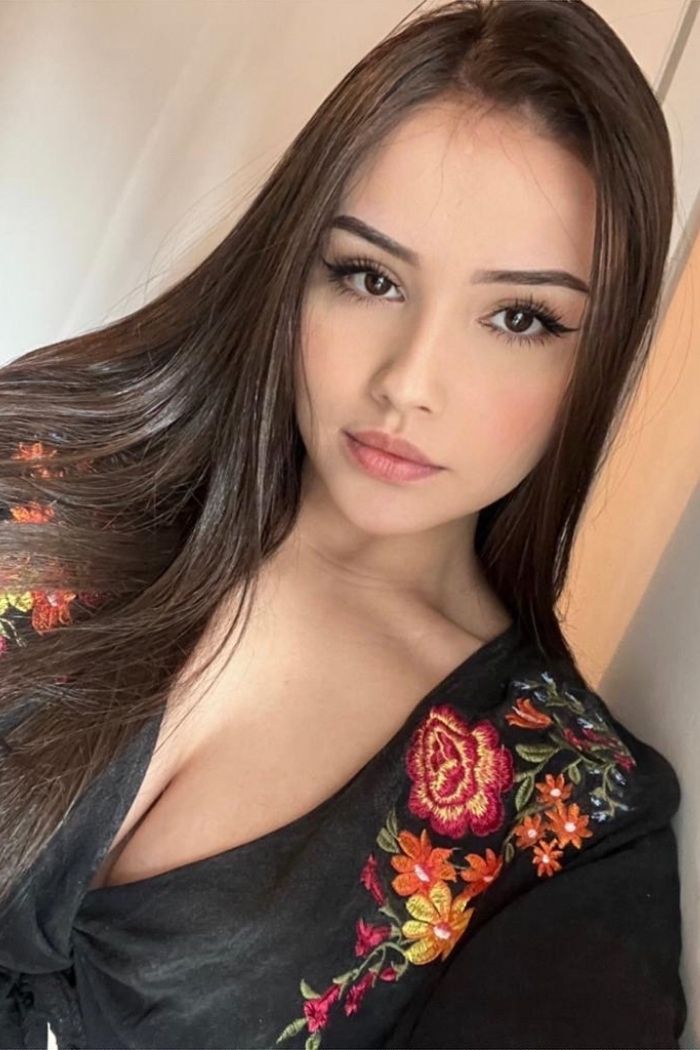 Fionn-brunette-owo-massage-gfe 9