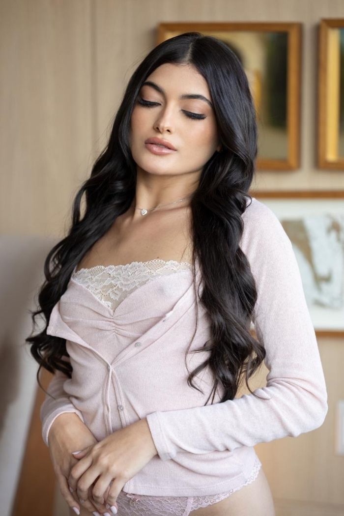 Emesta-brunette-owc-cif-owo 11