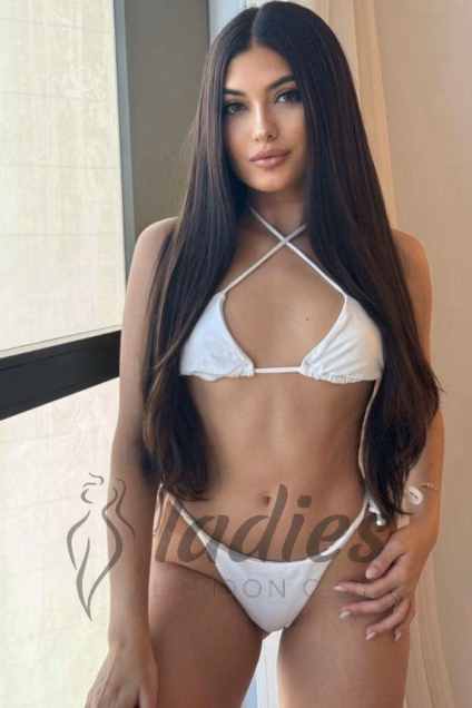 Emesta-brunette-owc-cif-owo (4)
