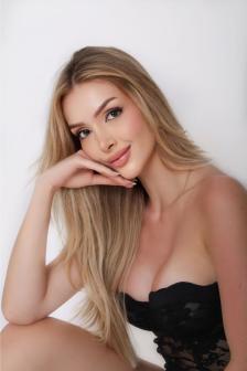 Aldona-blonde-gfe-mmf-fk (4)