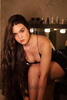 Banila-brunette-party-gfe-dt (13)