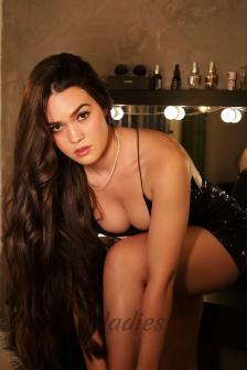 Banila-brunette-party-gfe-dt (13)