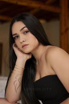 Banila-brunette-party-gfe-dt (5)