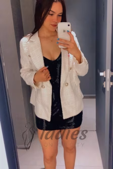 Banila-brunette-party-gfe-dt (9)