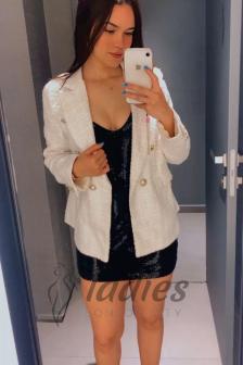 Banila-brunette-party-gfe-dt (9)