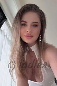 Baronessa-blonde-massage-mmf-fk 11