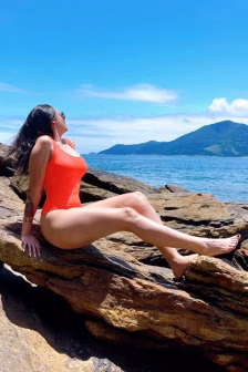 Donyale-brunette-party-owo-poppers (3)