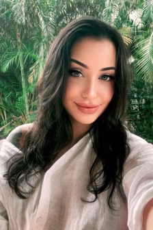 Donyale-brunette-party-owo-poppers (8)