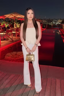 Fiery-brunette-massage-gfe-69 (8)