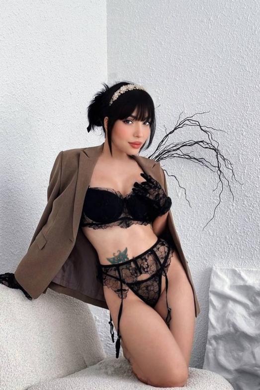 Hilaria-brunette-cob-owo-party (7)