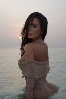 Leica-brunette-gfe-owo-dt (8)