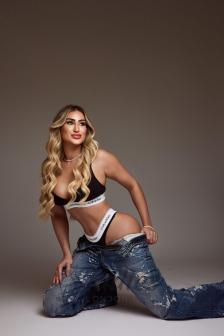 Manami-blonde-owo-cob-toys (2)