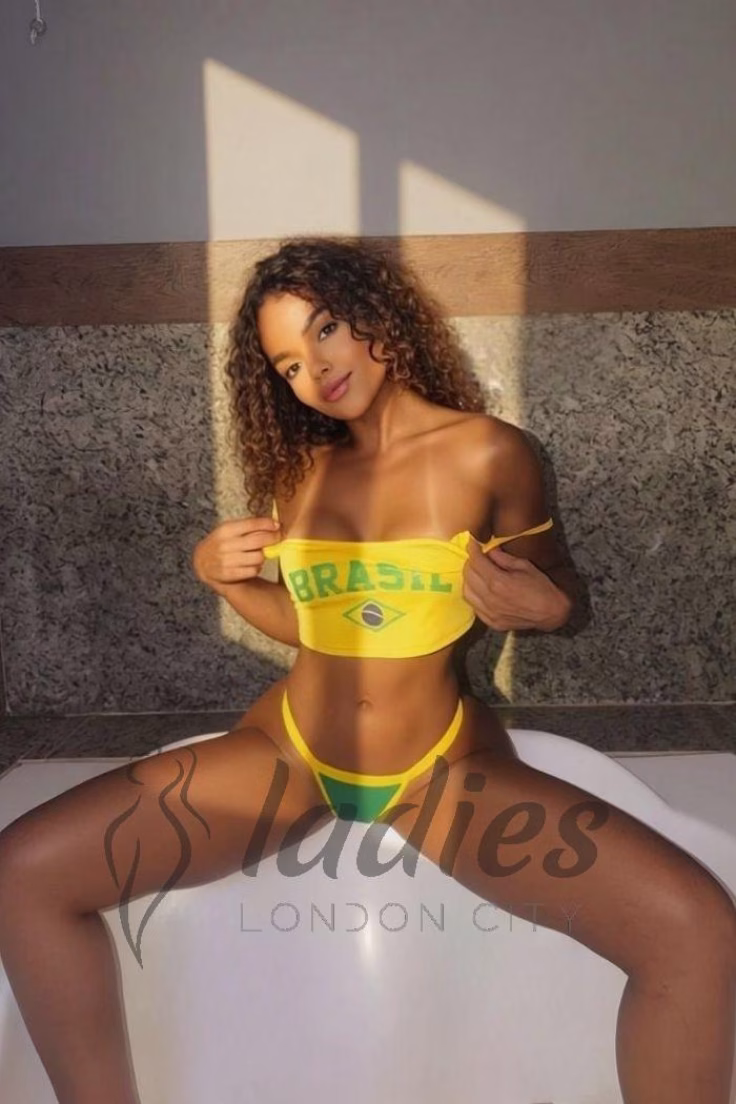 Pereira-brunette-owc-mmf-toys 7
