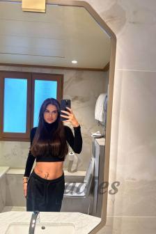 Riffera-brunette-fk-gfe-cfe (13)