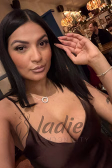 Vaima-brunette-party girl-owo-toys (12)