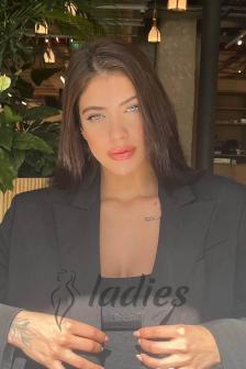 cuddles-glamour-teenage (1)