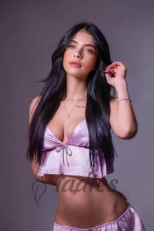 cuddles-glamour-teenage (17)