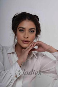 cuddles-glamour-teenage (25)