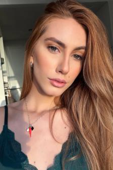 curvy-brunette-russian-escort (1)