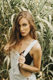 curvy-brunette-russian-escort (6)